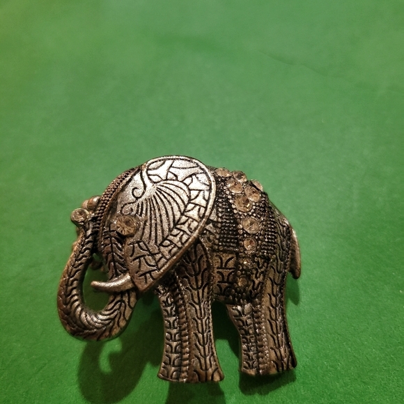 Intricate Elephant Brooch - Bronze - Picture 5 of 5